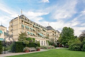 Luxuriöses Brenners Park-Hotel in Baden-Baden mit Gartenanlage und historischen Fassaden am Rande der Lichtentaler Allee