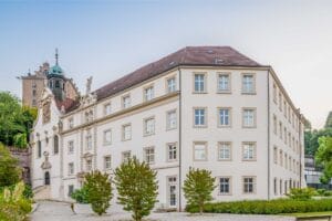 Historisches Kloster Heiliges Grab in Baden-Baden mit barocker Fassade und angrenzendem Konventsgebäude
