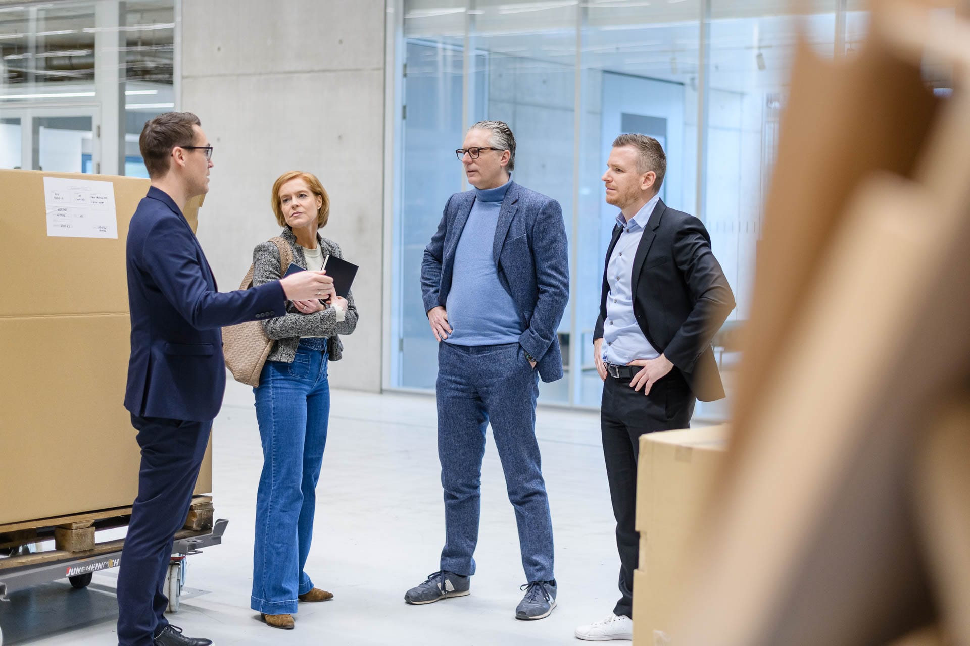 Brunner Werkführung mit Mitarbeitenden und Journalisten während der Stylepark Reportage