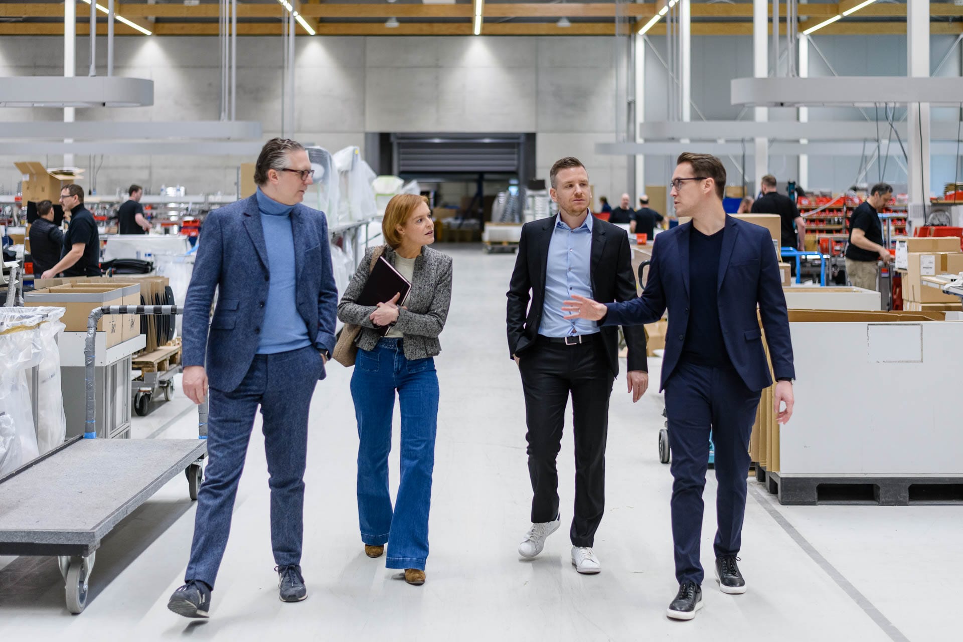 Brunner Werkführung mit Mitarbeitenden und Journalisten während der Stylepark Reportage